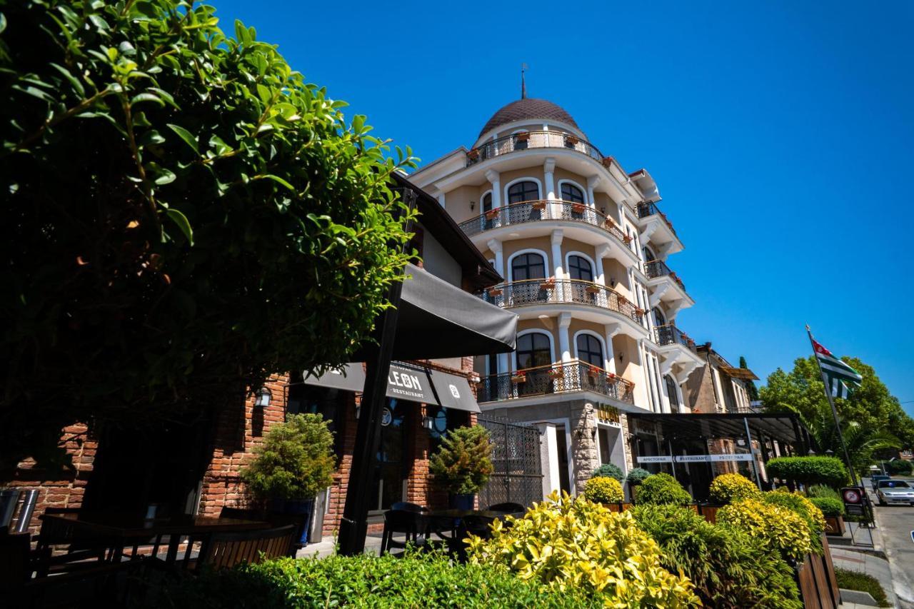 Leon Boutique Hotel Szuhumi Kültér fotó