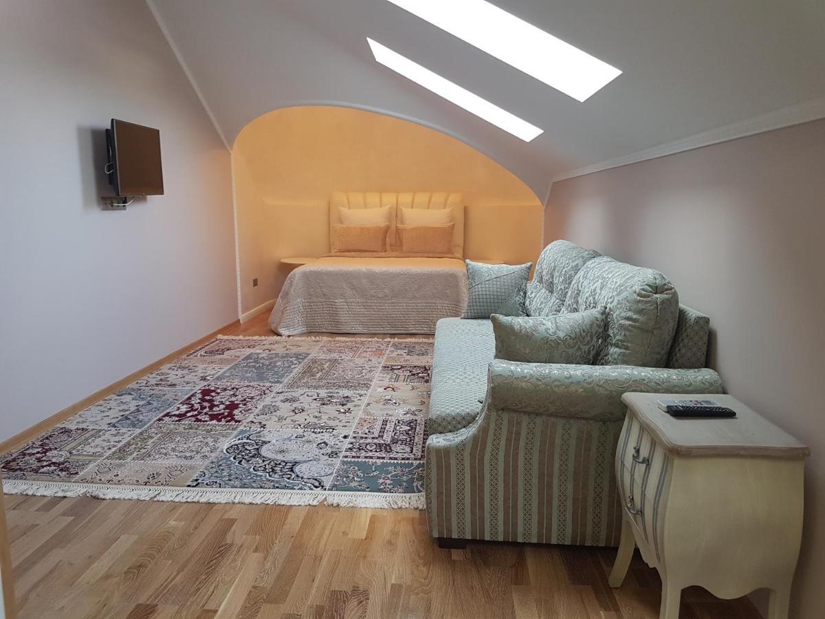 Leon Boutique Hotel Szuhumi Kültér fotó