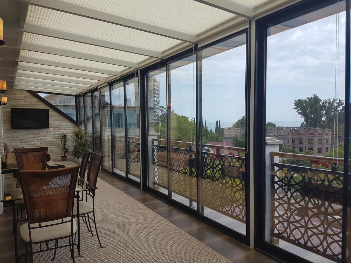 Leon Boutique Hotel Szuhumi Kültér fotó