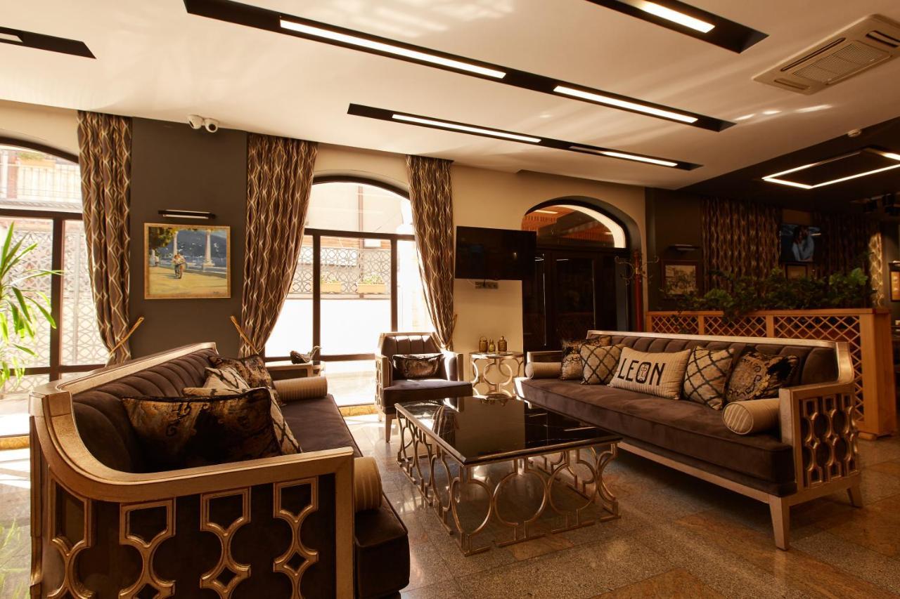 Leon Boutique Hotel Szuhumi Kültér fotó