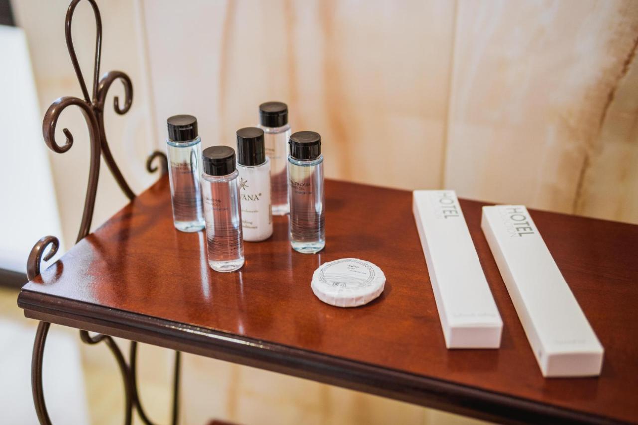 Leon Boutique Hotel Szuhumi Kültér fotó