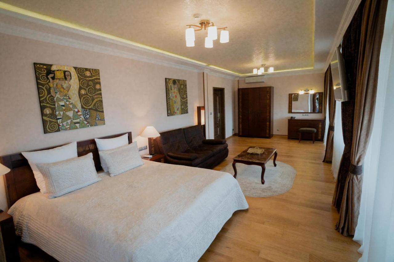 Leon Boutique Hotel Szuhumi Kültér fotó