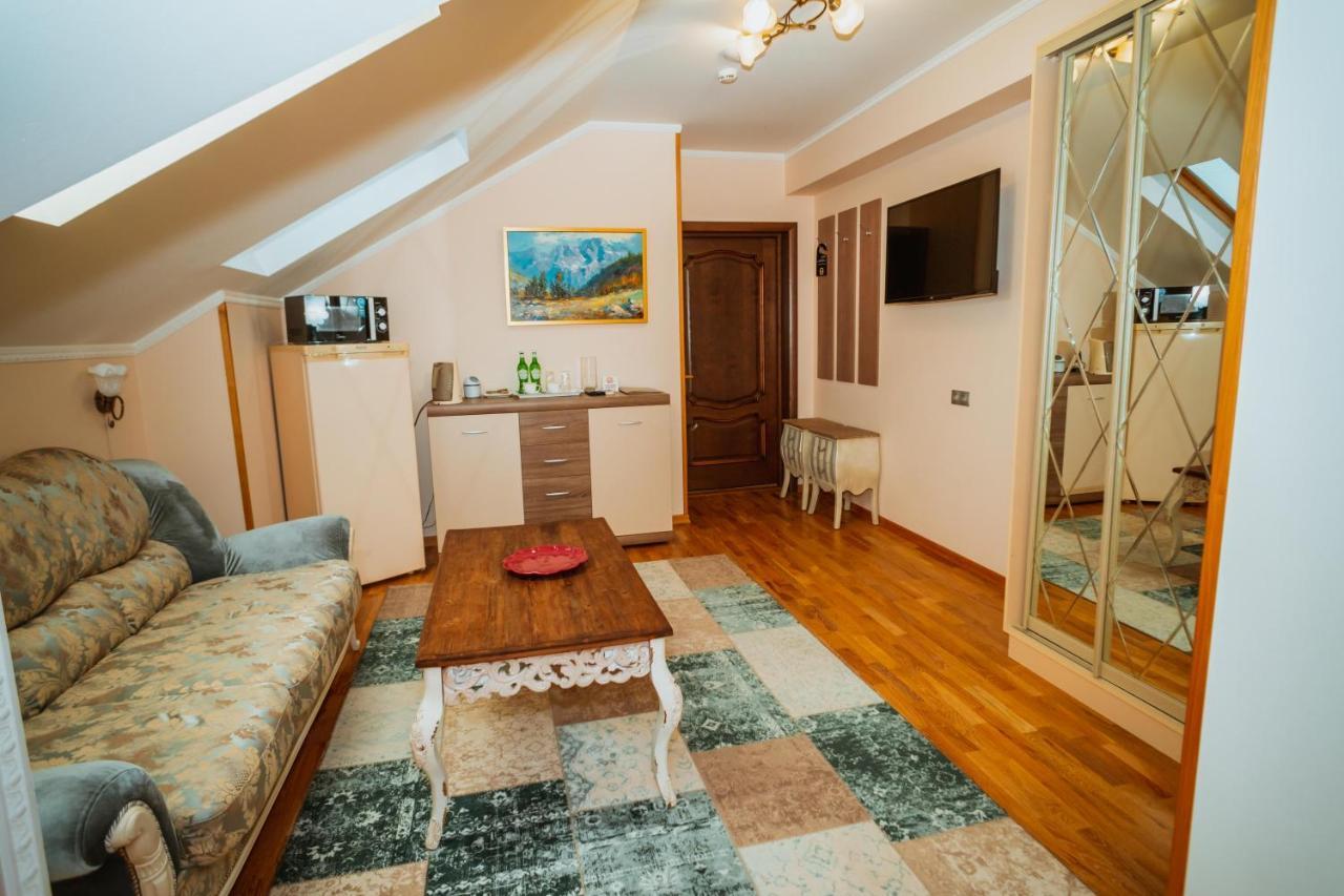 Leon Boutique Hotel Szuhumi Kültér fotó