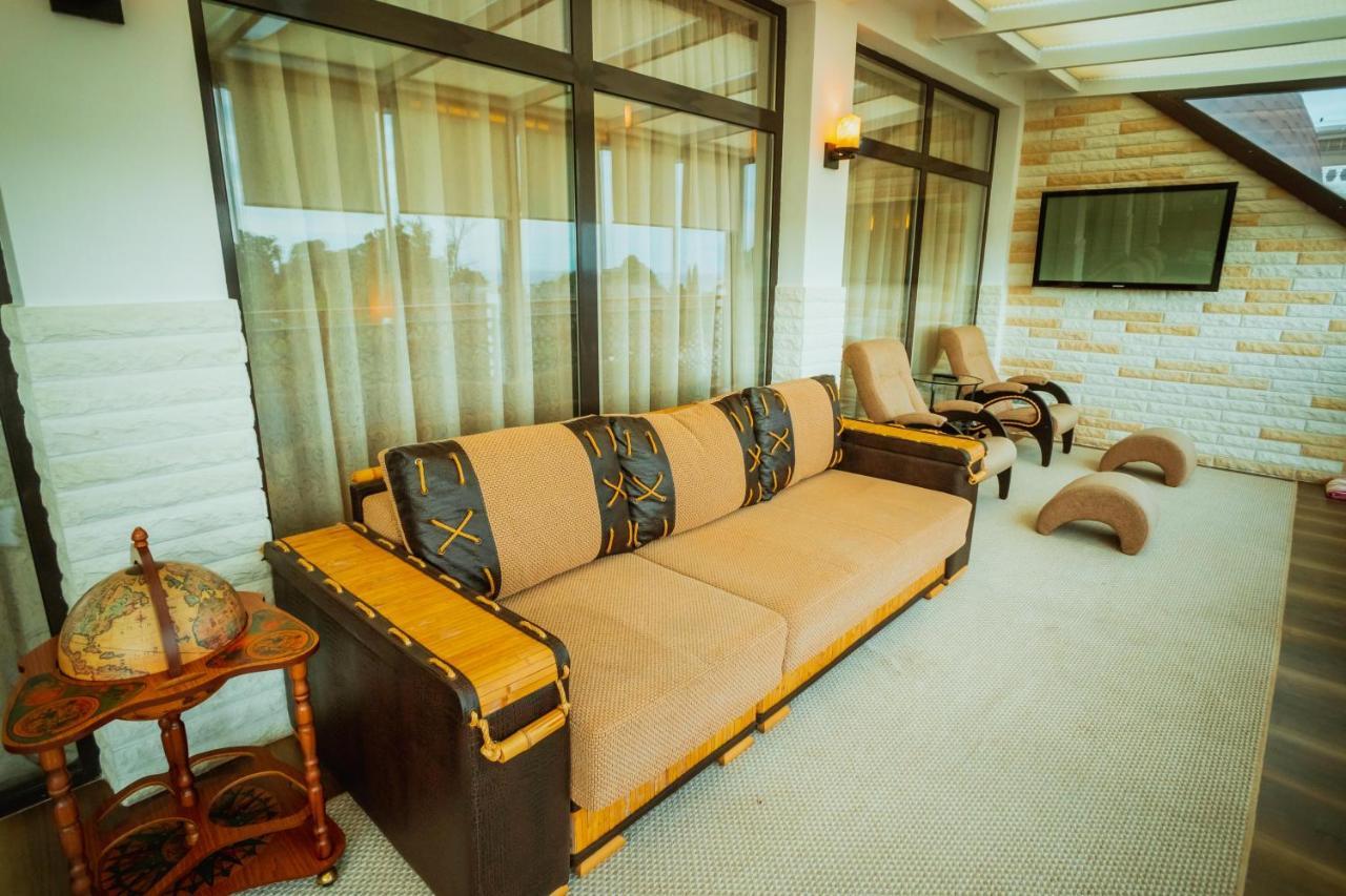 Leon Boutique Hotel Szuhumi Kültér fotó