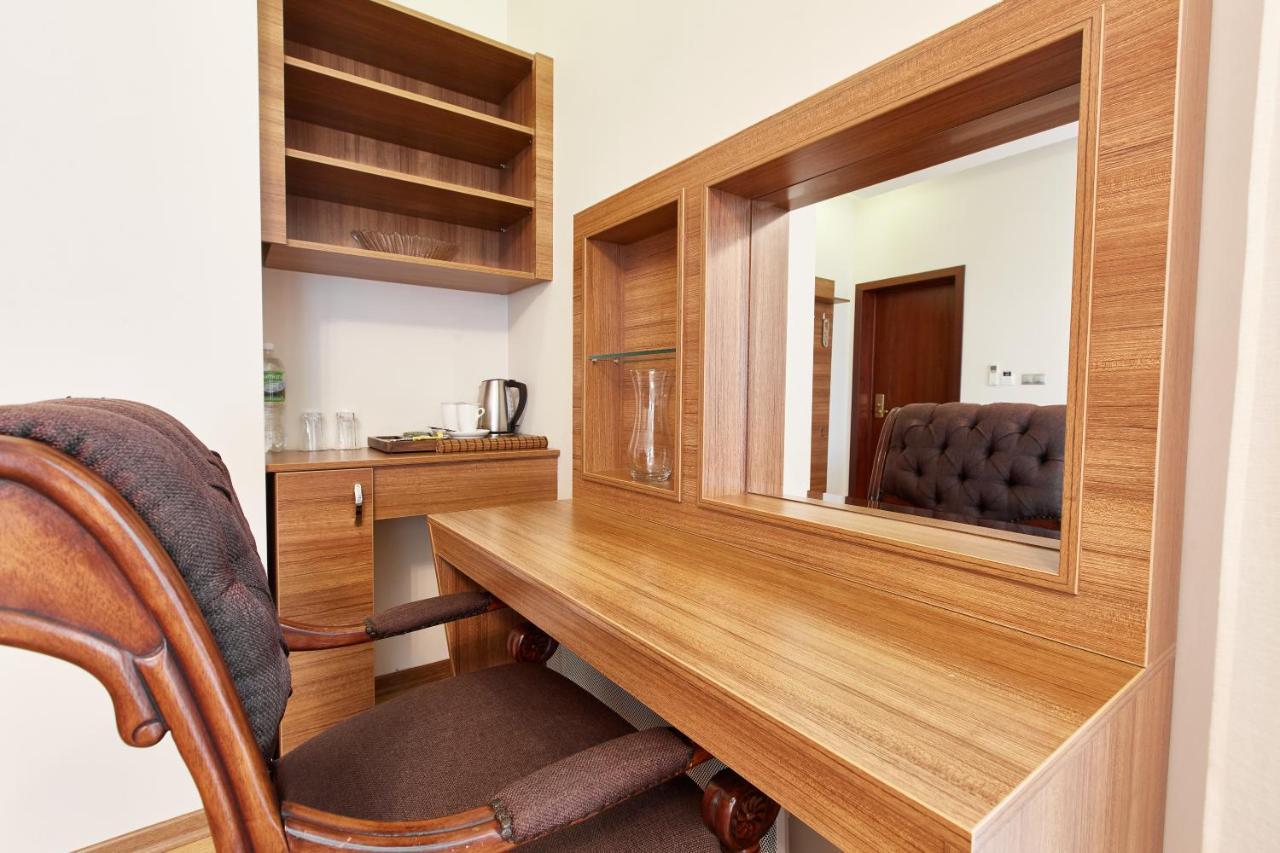 Leon Boutique Hotel Szuhumi Kültér fotó