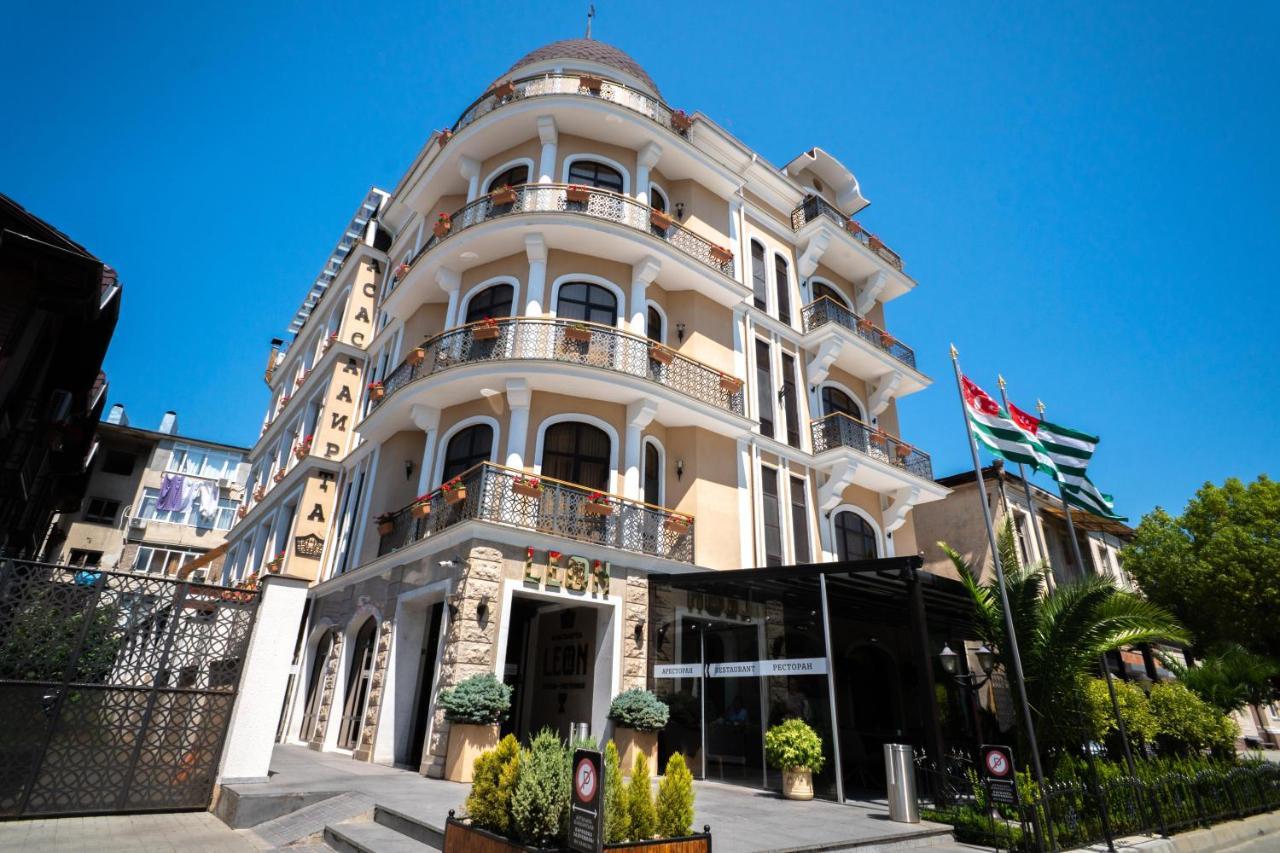 Leon Boutique Hotel Szuhumi Kültér fotó