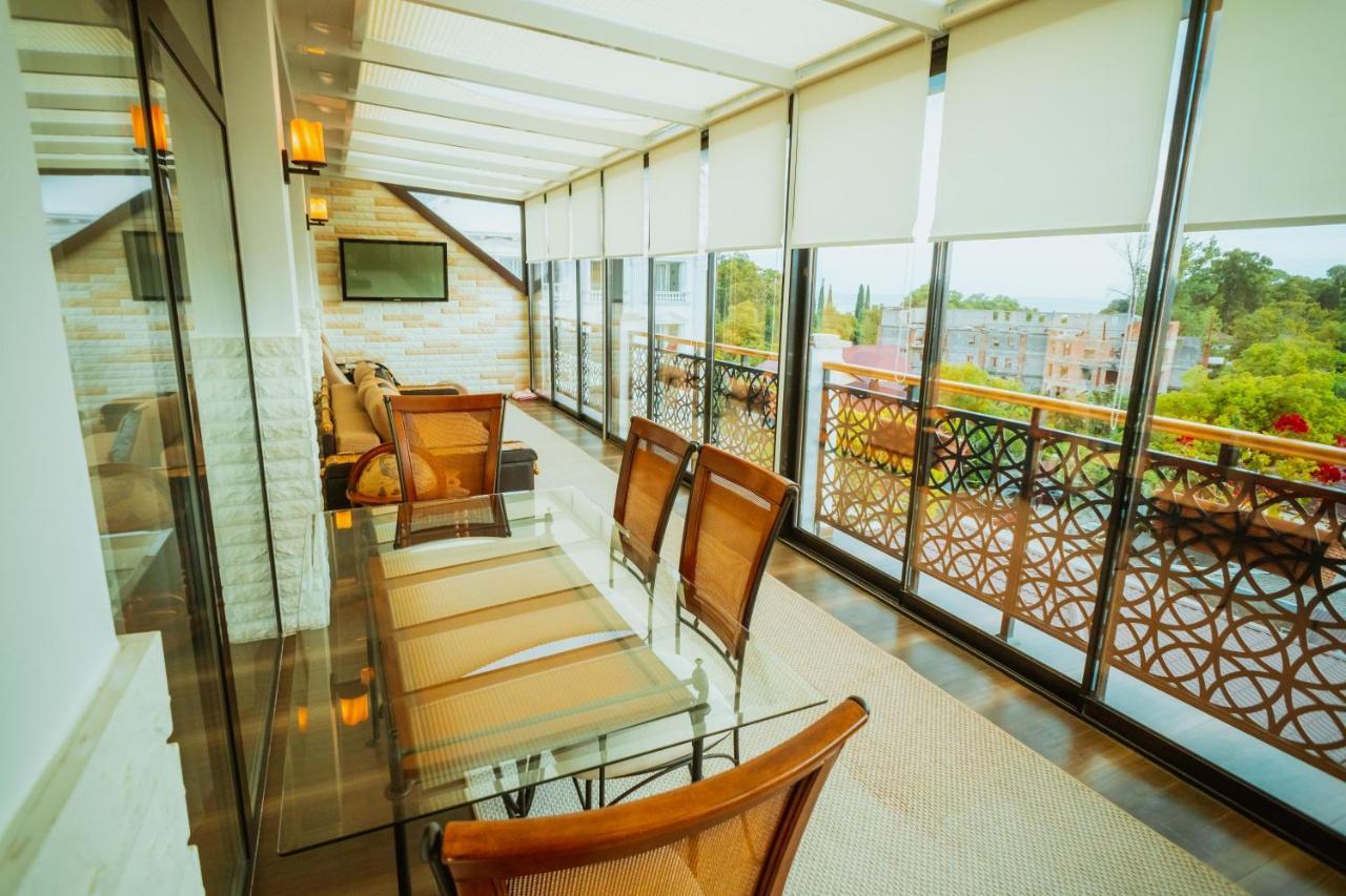 Leon Boutique Hotel Szuhumi Kültér fotó