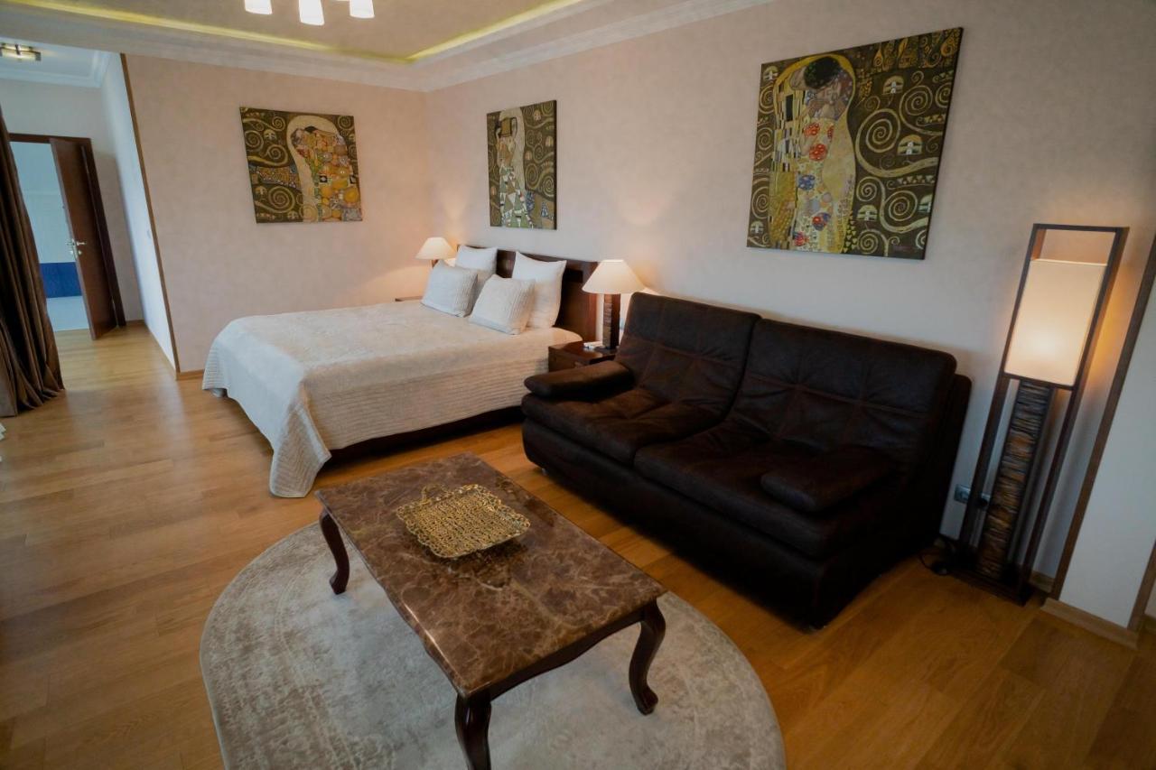 Leon Boutique Hotel Szuhumi Kültér fotó