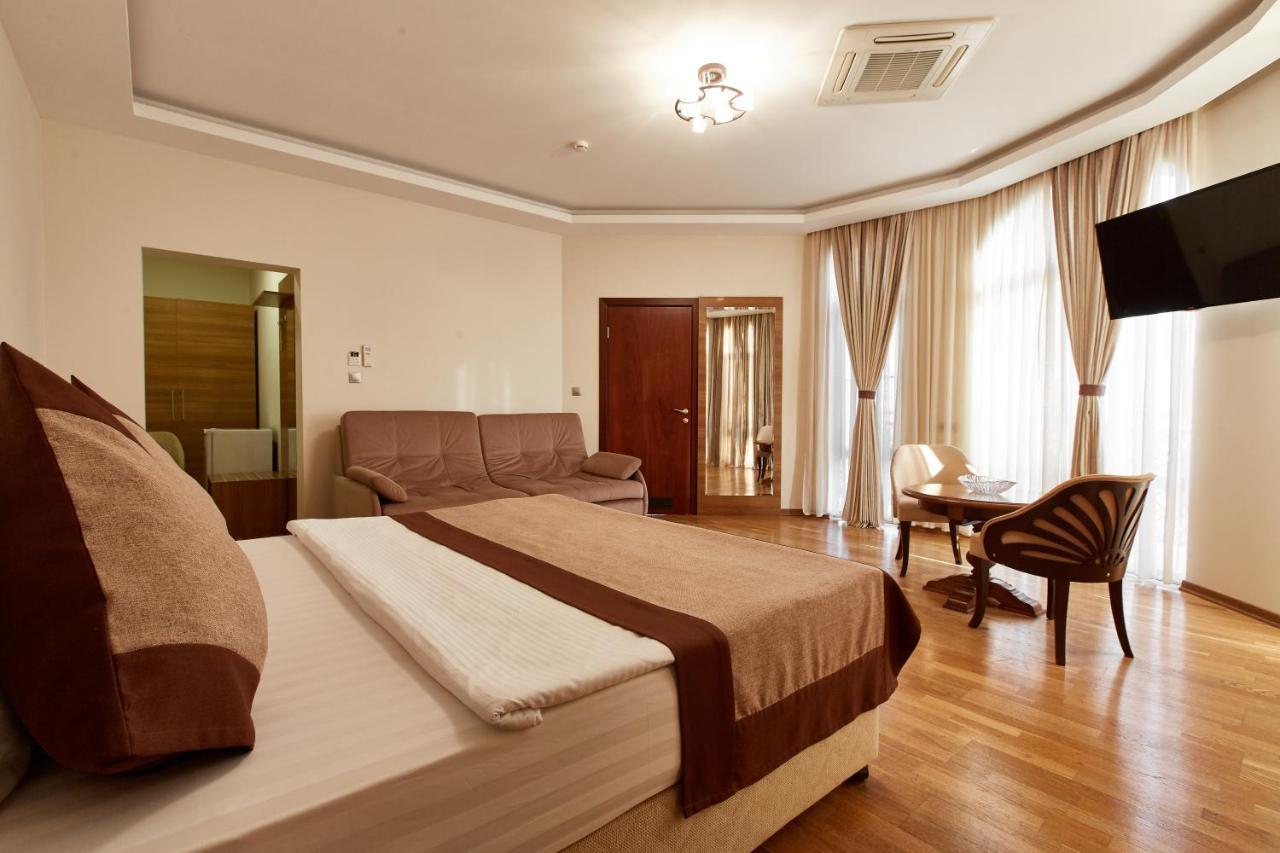 Leon Boutique Hotel Szuhumi Kültér fotó