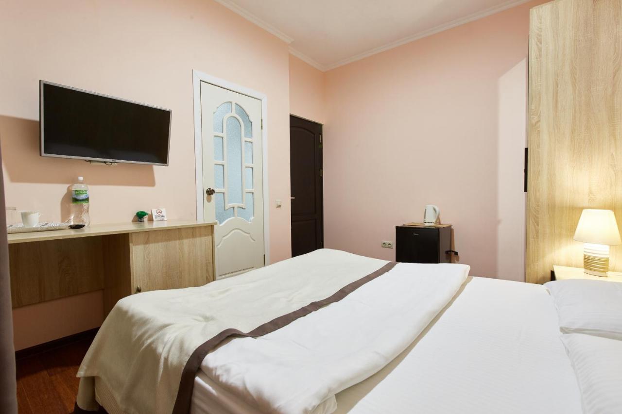 Leon Boutique Hotel Szuhumi Kültér fotó