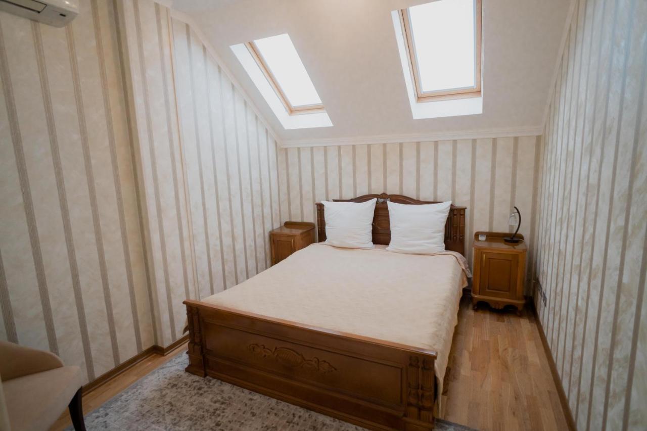 Leon Boutique Hotel Szuhumi Kültér fotó