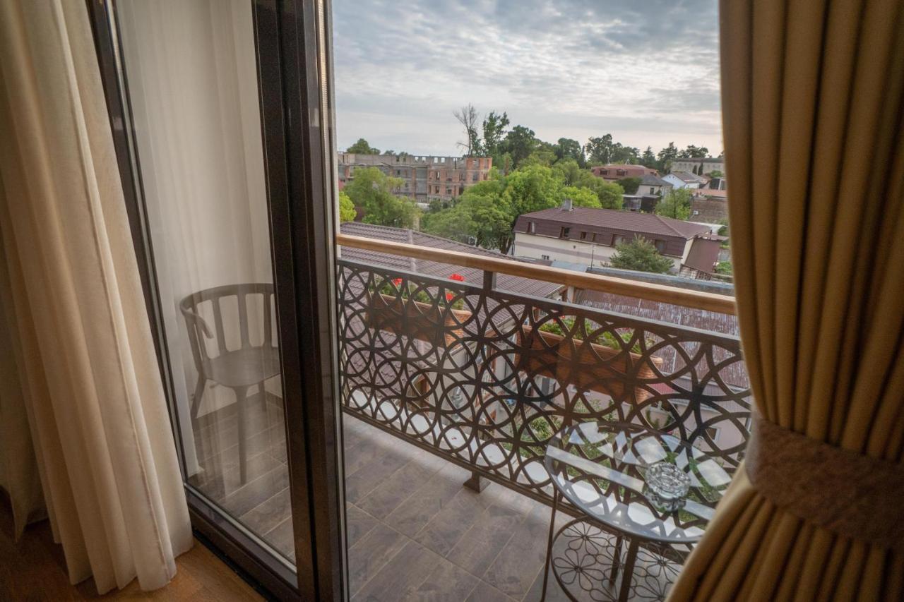 Leon Boutique Hotel Szuhumi Kültér fotó